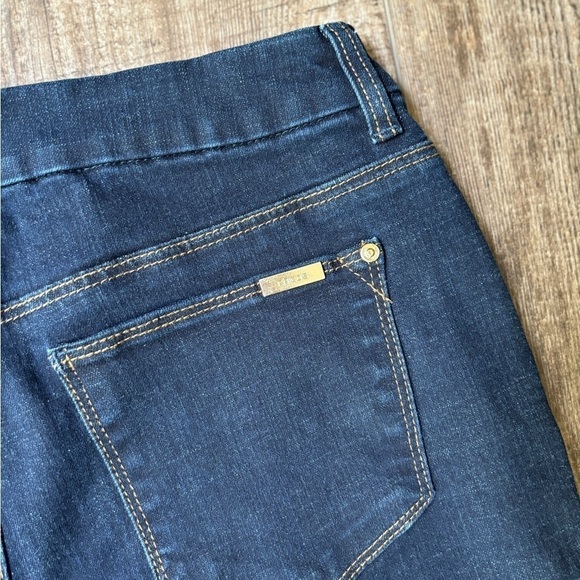 Chico's So Slimming Girlfriend Slim Leg Ankle Dark Jeans Women's Size US 6R - Picture 8 of 9